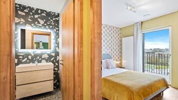 1 slaapkamer, een bureau, een strijkplank/strijkijzer, wifi