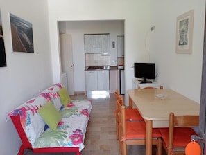 Apartment, 2 Bedrooms, Balcony | Private kitchen