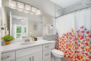 Shower, hair dryer, towels - Welcome Basket, Swim Spa, Steps to Beach, BBQ! (St. Augustine)