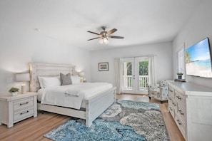 4 bedrooms, desk, iron/ironing board, travel crib - Welcome Basket, Swim Spa, Steps to Beach, BBQ! (St. Augustine)