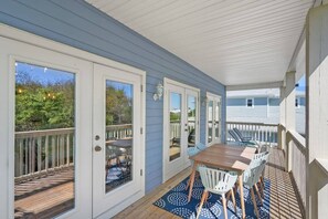 Outdoor dining - Welcome Basket, Swim Spa, Steps to Beach, BBQ! (St. Augustine)