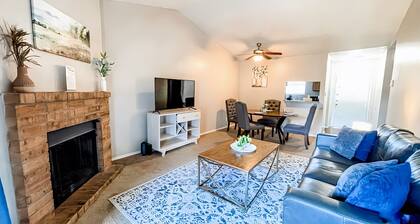 10 Min to Downtown: Pet-friendly, TV with Parking