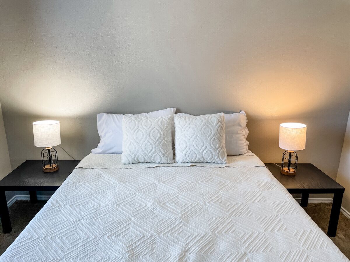 2 bedrooms, desk, iron/ironing board, WiFi