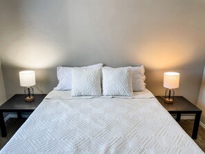 2 bedrooms, desk, iron/ironing board, WiFi