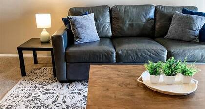10 Min to Downtown: Pet-friendly, TV with Parking
