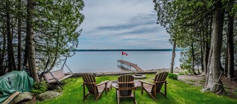 Serene Waterfront Retreat at TGIF Cottage in Colpoy's Bay