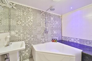 2 PC | Phòng tắm | Đồ dùng nhà tắm miễn phí, máy sấy tóc, áo choàng tắm 