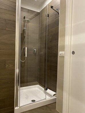 Habitación Deluxe doble | Ducha del cuarto de baño