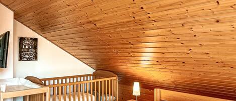 2 bedrooms, iron/ironing board, travel crib