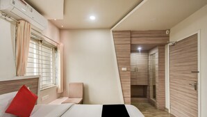 Habitació doble o amb dos llits individuals clàssica | Escriptori i wifi gratuïta 