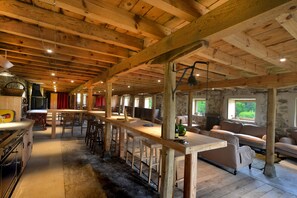 Dining - Domaine de L'eclache Gîtes de Caractère 5 Épis à Louer au Cœur de Lauvergne (Prondines)