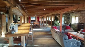 Dining - Domaine de L'eclache Gîtes de Caractère 5 Épis à Louer au Cœur de Lauvergne (Prondines)