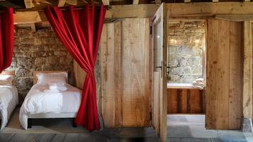 9 bedrooms, iron/ironing board, WiFi, bed sheets