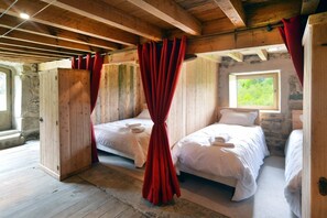 9 bedrooms, iron/ironing board, WiFi, bed sheets - Domaine de L'eclache Gîtes de Caractère 5 Épis à Louer au Cœur de Lauvergne (Prondines)