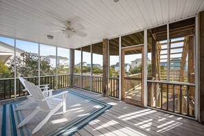 Terrace/patio - Ocean Views. Clean! Pup Friendly. 2 Min Walk to the Beach. Beach Gear Included (Surf City)