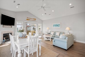 Smart TV, chimenea, tenis de mesa y libros 