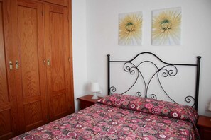 5 slaapkamers, een strijkplank/strijkijzer, wifi, beddengoed