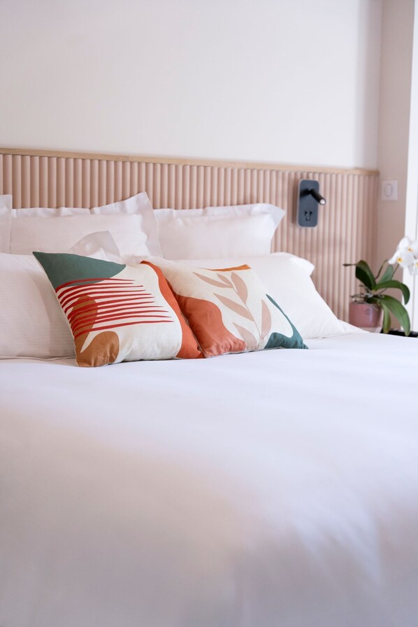 Superior Room, Park View | Desk, laptop workspace, free WiFi, bed sheets - La Bastide de Montferrat (Montferrat)