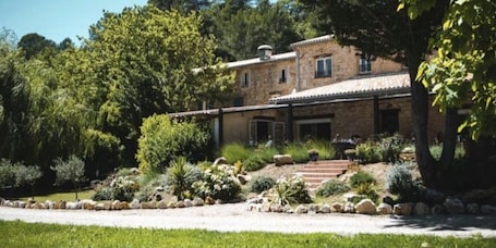 Exterior. La Bastide de Montferrat