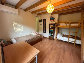 4 bedrooms, free WiFi