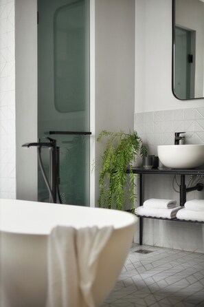 Hair dryer, towels, soap, shampoo - Aionion Residence by K&K - Daphne Suite (Athina)