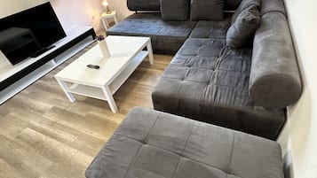 Apartment | Wohnbereich | Flachbildfernseher