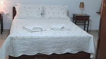 1 bedroom, bed sheets