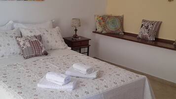 1 bedroom, bed sheets