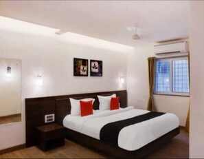 Deluxe Room | 1 bedroom - Woods Stay (Pune)