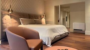 Executive tweepersoonskamer | Badkamer | Gratis toiletartikelen, een haardroger, pantoffels, een bidet