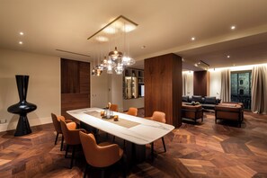 Luxury Suite Borromeo, Duomo View | Living area | 42-inch Smart TV with digital channels - AF Duomo - Milano Luxury Suites (Milan)