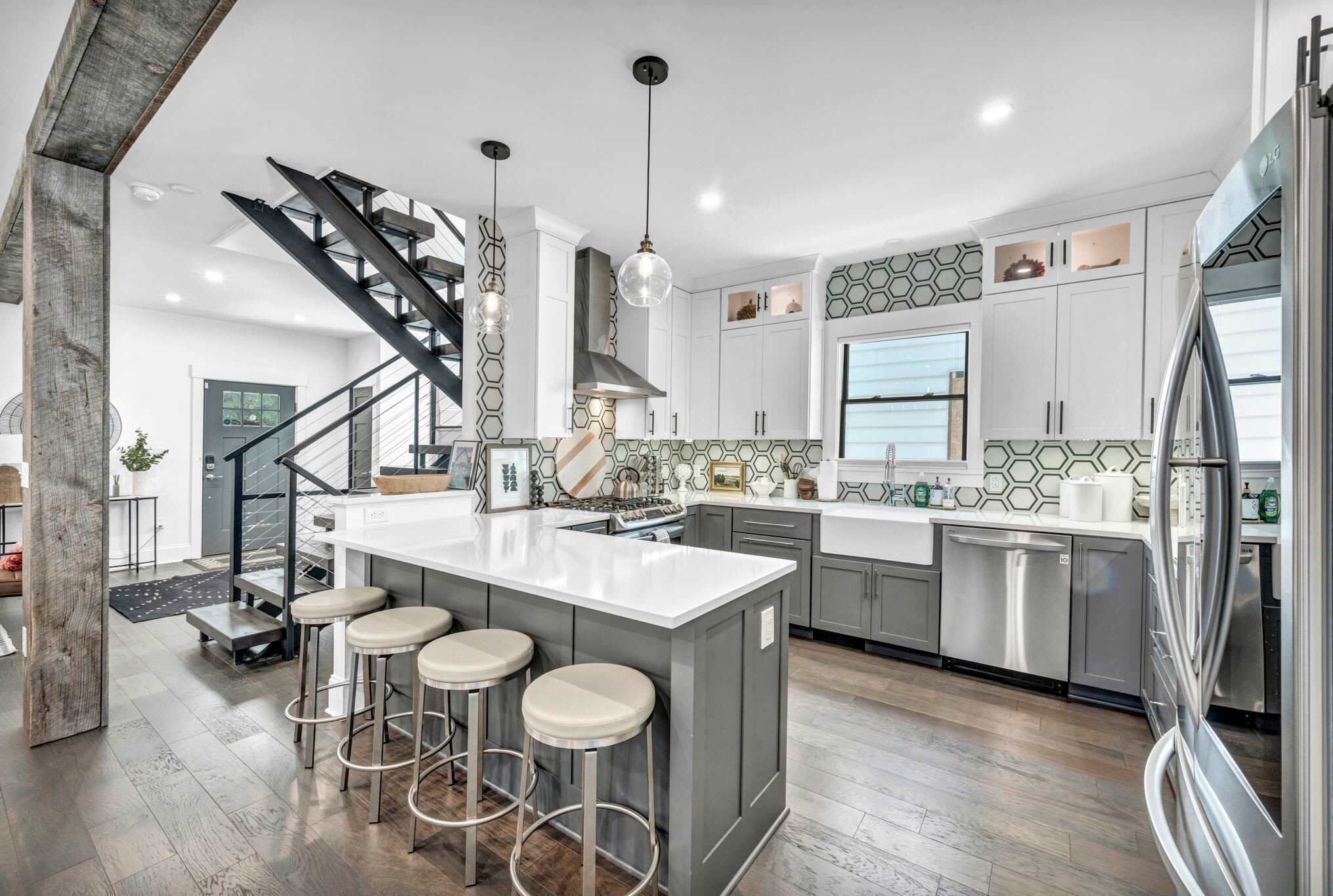 Kylskåp, mikrovågsugn, ugn och spishäll