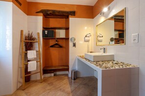 Superior Double Room, Sea View | Bathroom