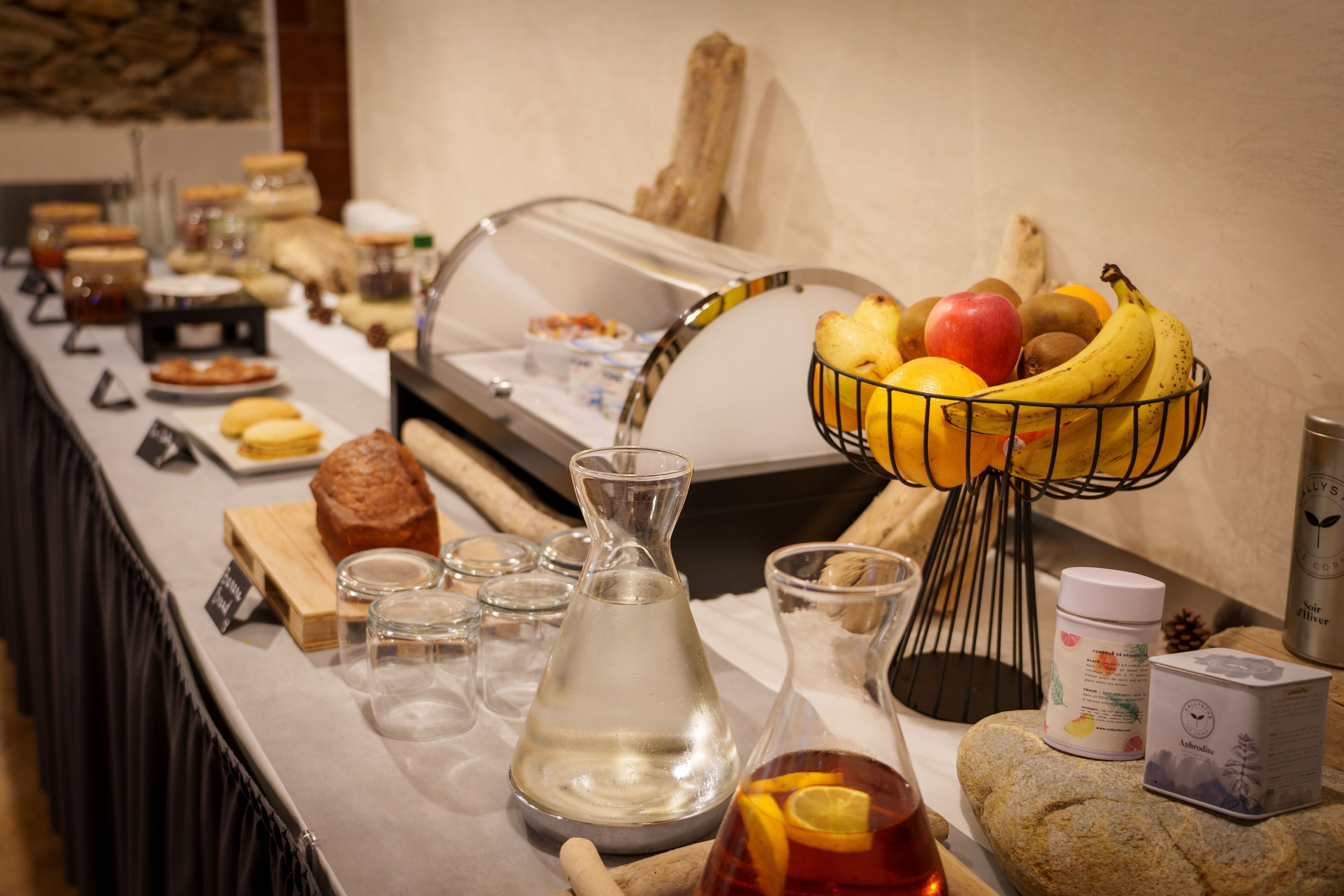 Petit déjeuner buffet servi tous les jours en supplément