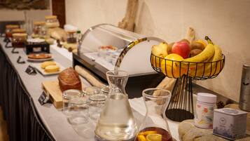 Petit déjeuner buffet servi tous les jours en supplément