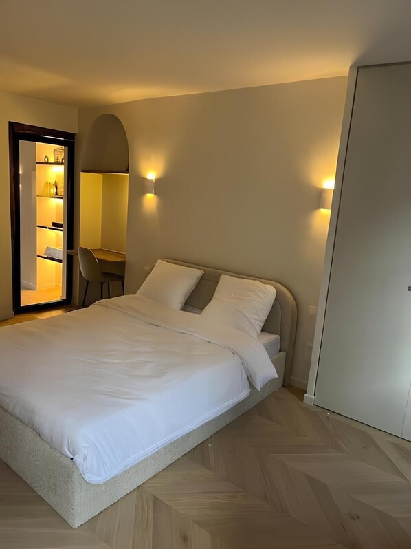 1 quarto, escrivaninha, ferros/tábuas de passar roupa, Wi-Fi de cortesia