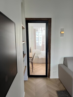 1 bedroom, desk, iron/ironing board, free WiFi - Appartement D'architecte Parisien à 2mins du Métro ! (Paris)