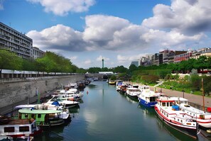 Marina - Appartement D'architecte Parisien à 2mins du Métro ! (Paris)
