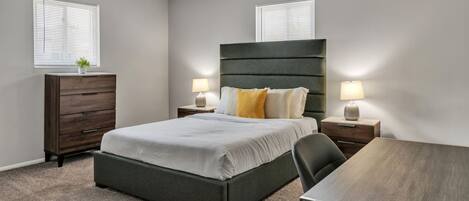 2 chambres, bureau, fer et planche à repasser, lit parapluie