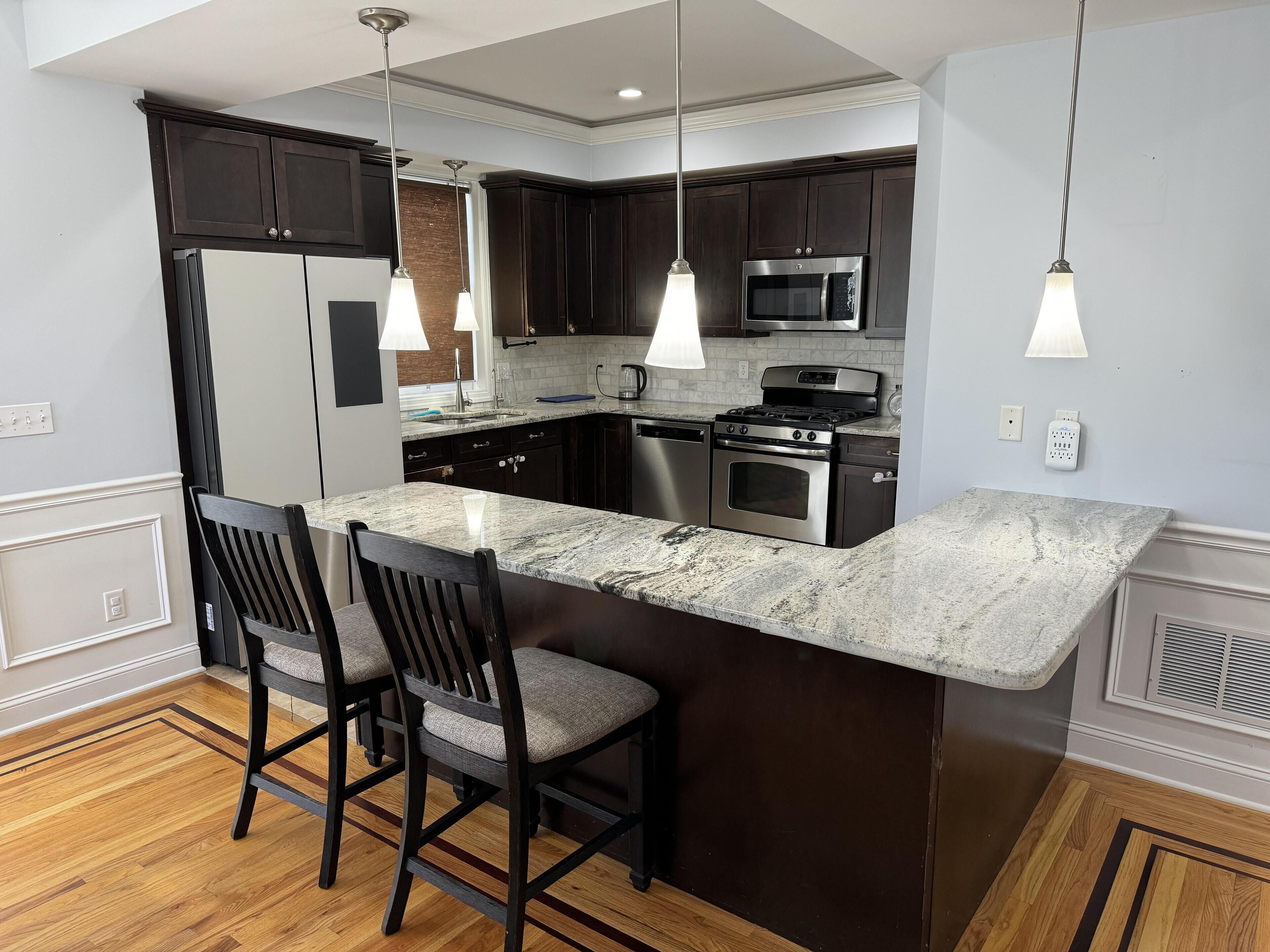 Norwalk 3br/3.5 baths townhome with private backyard
