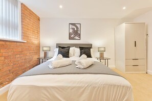 2 habitaciones, tabla de planchar con plancha, wifi y ropa de cama 