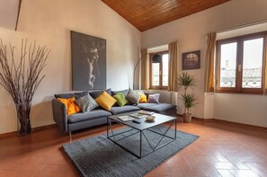 Living area - Via ricasoli apartment next to academia (Firenze)