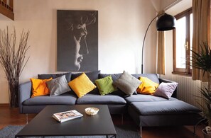 Living area - Via ricasoli apartment next to academia (Firenze)