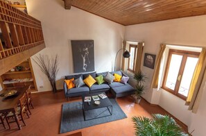 Living area - Via ricasoli apartment next to academia (Firenze)