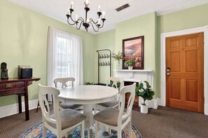 Dining - Cozy unit in prime location for business stays! (Louisville)