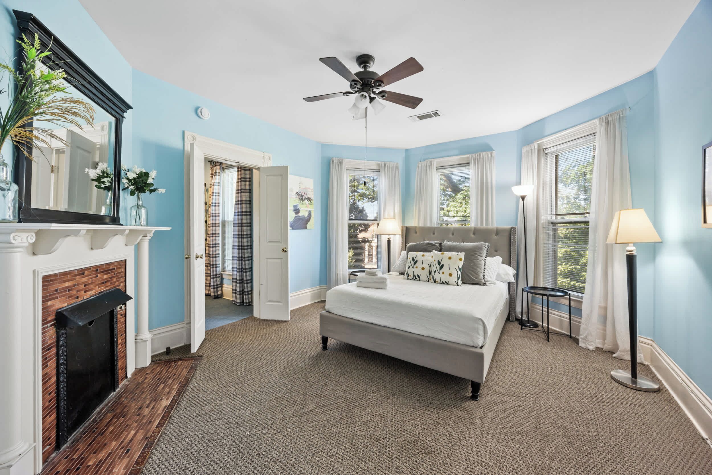 1 bedroom, desk, iron/ironing board, WiFi