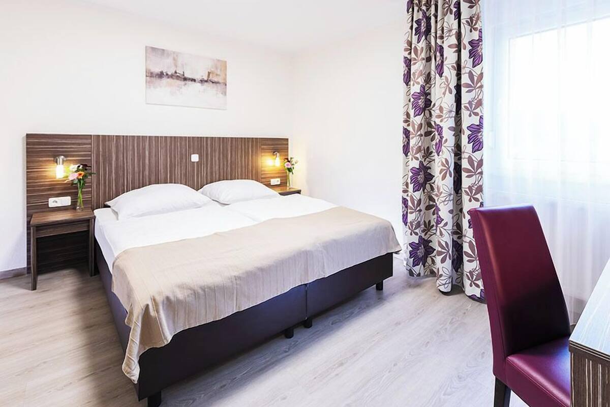 Habitación básica doble, 1 cama Queen size | Wifi gratis