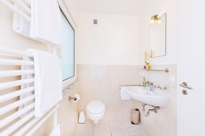 Basic Single Room, 1 Large Single Bed | Bathroom