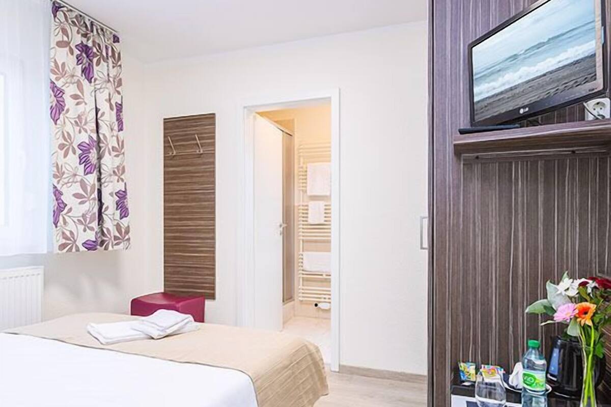 Basic Single Room, 1 Large Single Bed | Free WiFi