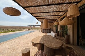 Outdoor dining - Serenity Awaits: Luxurious Four-Bedroom Villa Near Marrakech Center and Airport (Douar Ârich)